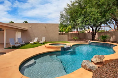 Private Playground: Golf | Pool Table and Hot Tub!
